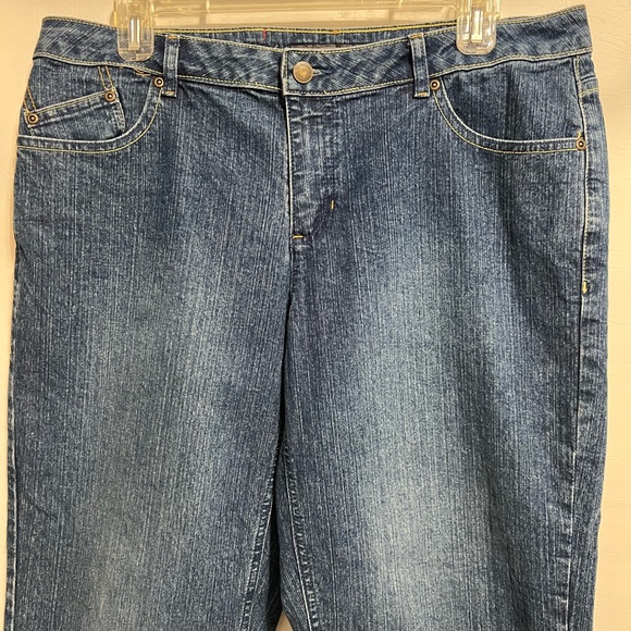 Liz Claiborne womens straight leg jean NWT sz 12 petite great jean timeless - Picture 3 of 11